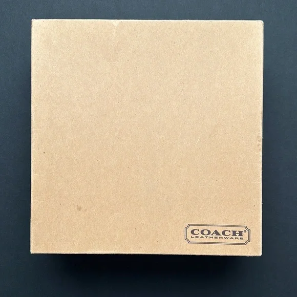 12/13 AT 3:00 PM EST COACH TALK
Vintage Coach ๐ผ ๐โฆโฆ..and history!! - Picture 15 of 16